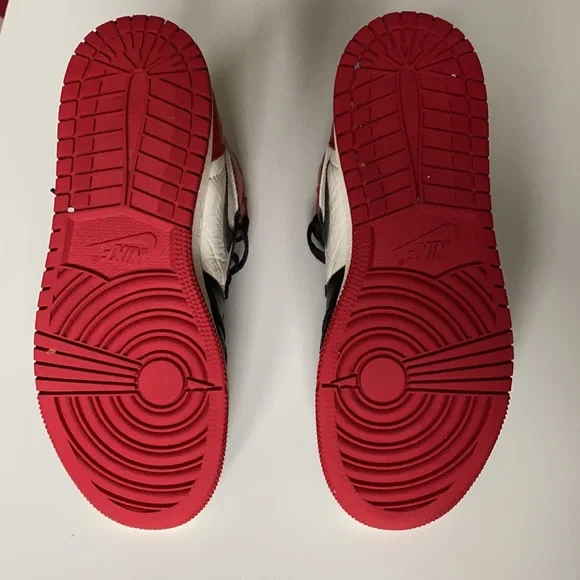 Air Jordan 1 Bred Toe - Picture 5 of 5